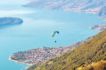 Lago di Como (IT) - Volo con parapendio sopra Gera Lario © Silvano Rebai
