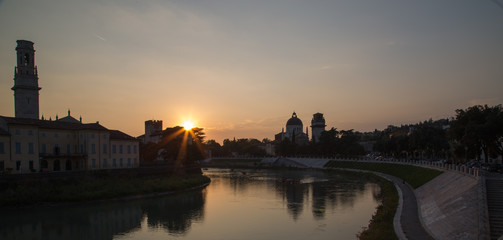 Fototapeta na wymiar Verona, tramonto sull'Adige