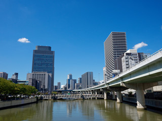 Fototapeta na wymiar 大阪中之島 水晶橋から西を見る