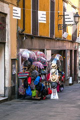 Obraz premium vetrina in strada