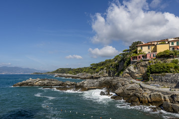 Fototapeta na wymiar The Gulf of La Spezia seen by Tellaro on a beautiful sunny day, Liguria, Italy