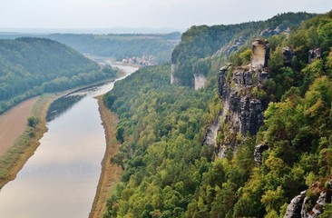 Obraz premium Elbe bei Rathen, Blick vom Basteifelsen