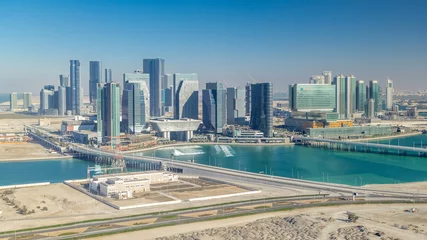 Gordijnen Luchtfoto skyline van het centrum van Abu Dhabi van bovenaf timelapse © neiezhmakov