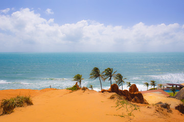 Fototapeta na wymiar View of the white hill beach in Ceará Brazil, blue sky and sea