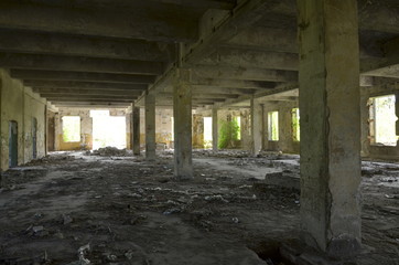 Fototapeta na wymiar Abandoned warehouse - opuszczony magazyn