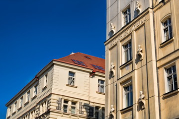 Fototapeta na wymiar Prag, Sanierte Altbauten