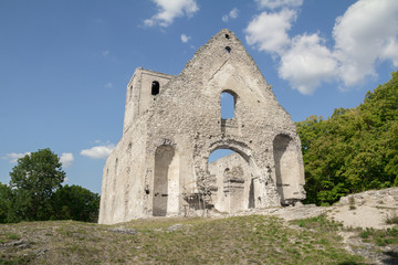 Fototapeta na wymiar ruins of medieval church