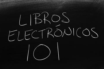 The words Libros Electrónicos 101 on a blackboard in chalk.  Translation: Ebooks 101