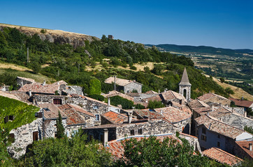 Fototapeta na wymiar The roofs of the medieval town of Mirabel in France...