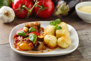 Ratatouille mit Couscousbällchen - Ratatouille with couscous balls