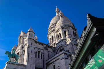 Fototapeta na wymiar Sacre coeur in Montmartre Paris
