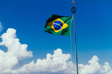 Brasilianische Flagge weht im Wind