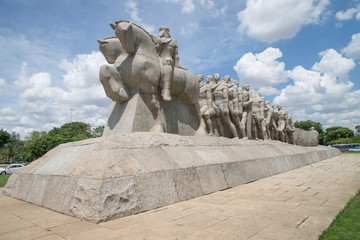 Monumento &agrave;s bandeiras