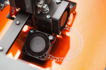 Three-dimensional printer