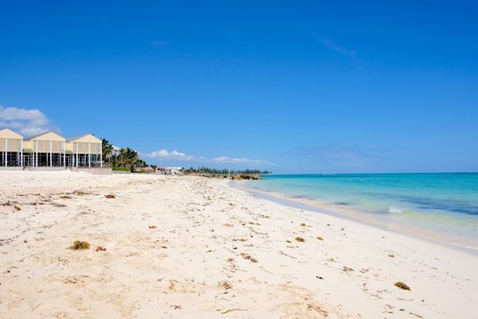 Bahamas paradise beach © Leonardo