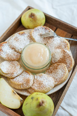 Pancakes mit Birnenmus 