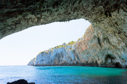 Apulia, Grotta Zinzulusa - Standing under the impressive cave arch at the grotto of Zinzulusa