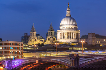London St paul cathedral sunset