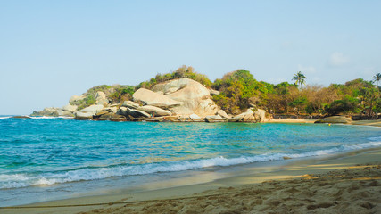 Obraz premium tropical beach with turquoise water at tayrona natural park