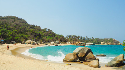 Fototapeta na wymiar tropical beach with turquoise water at tayrona natural park