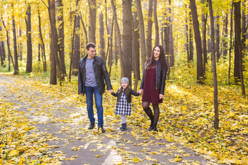 Fototapeta premium Parenthood, fall and people concept - young family happy in autumn park