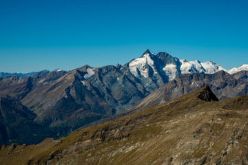 Fototapeta na wymiar Gipfel des höchsten Berges von Österreich, dem Großglockner