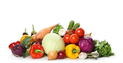 Foto op Plexiglas Hoop van verse rijpe groenten op witte achtergrond. Biologisch voedsel © New Africa