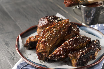 Tasty barbecued ribs seasoned with sesame and spicy sauce