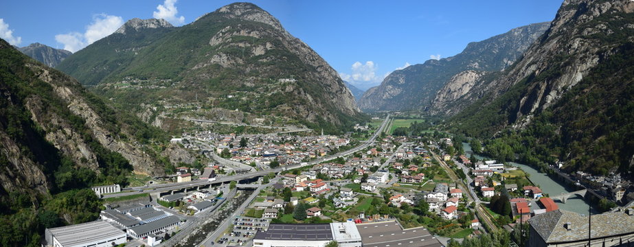 Valle d'Aosta - villaggi di Hone e Bard (panorama dalla fortezza di Bard)