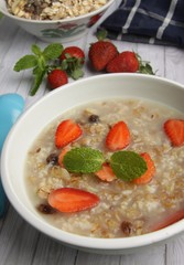 Raw and cooked muesli for breakfast