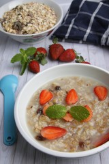 Raw and cooked muesli for breakfast