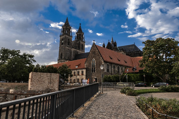Fototapeta na wymiar Magdeburger Dom Südseite