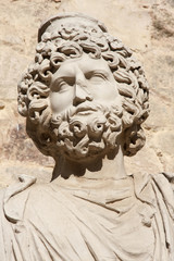 Estatua de Plutón en la escena del Teatro romano de Mérida