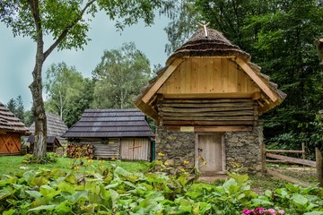 Skansen, stare chaty na Ukrainie, Lwów © Urszula