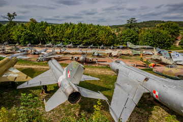 Collection d'avions anciens du Château de Savigny Lès Beaume