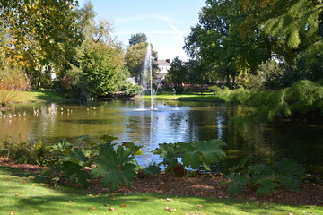 Nantes - Jardin des plantes - Le bassin et son jet d'eau