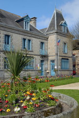 Fototapeta na wymiar Ville de Dol de Bretagne, école de musique et jardin fleuri, département d'Ille-et-Vilaine, Bretagne, France