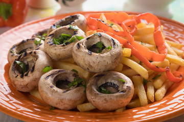 Grilled button mushrooms with potato chips
