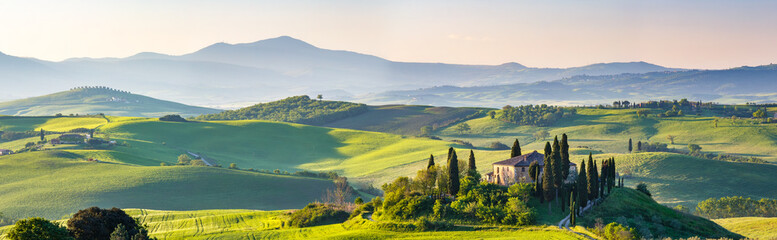 Beau paysage de printemps en Toscane, Italie