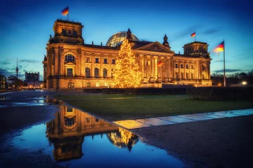 Poster Reichstag christmas tree at night, Berlin, Germany © sborisov