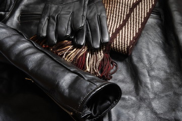 レザージャケットとレザーグローブ