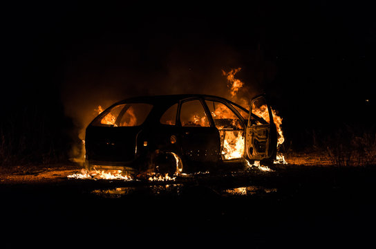 &Tau;he thieves burn a job car after robbery Athens Greece