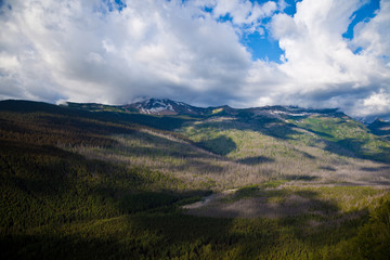 Obraz premium View of the mountains from Logan's Pass in Glacier National Park Montana, USA