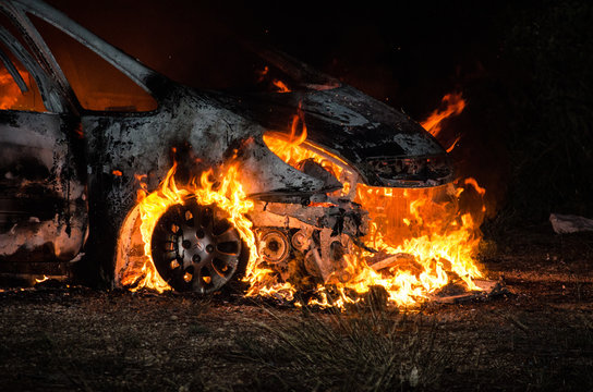 Τhe thieves burn a job car after robbery Athens Greece