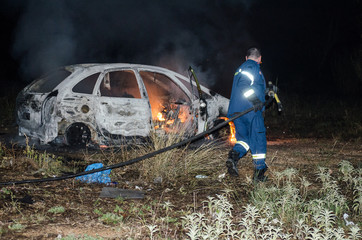 Τhe thieves burn a job car after robbery Athens Greece