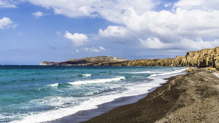 Fototapeta na wymiar Surf on the Greek coast