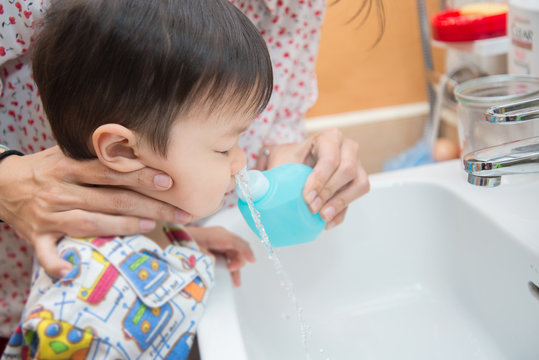 Mother Rinse Baby Boy Nose With Salt Water To Cleanse The Nose