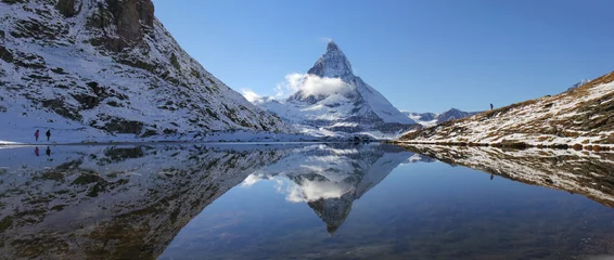 Fotobehang Matterhorn Panorama van van Riffelsee met reflectie van de Matterhorn, Zwitserland (groot gestikt bestand)