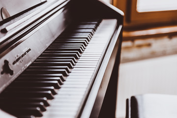 open classic piano toned background image