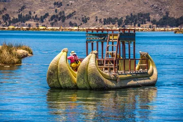 Foto op Plexiglas Uros drijvende eilanden van het Titicacameer, Peru, Zuid-Amerika © javarman